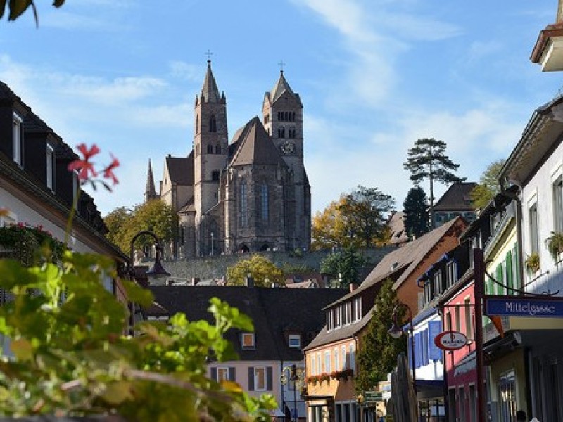 CRUCEROS RHIN BREISACH BREISACH-AM-RHEIM CRUCEROS FLUVIALES RHIN RHINE RIVER CRUISES CRUCEROS POR EL RHIN BREISACH #Breisach #CrucerosRhin #RhineCruises #Catedral